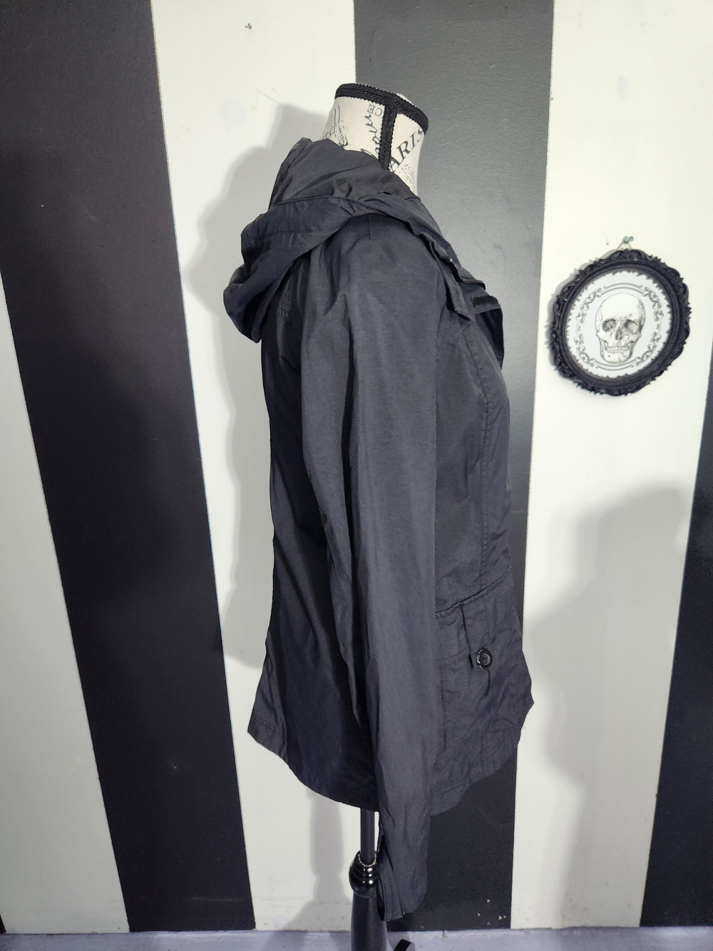 The North Face Women's Hooded Utility Jacket in Charcoal - Picture 2 of 6